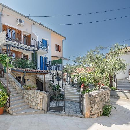 Apartmen Plus U Centru Blizu Plaze Njivice Εξωτερικό φωτογραφία
