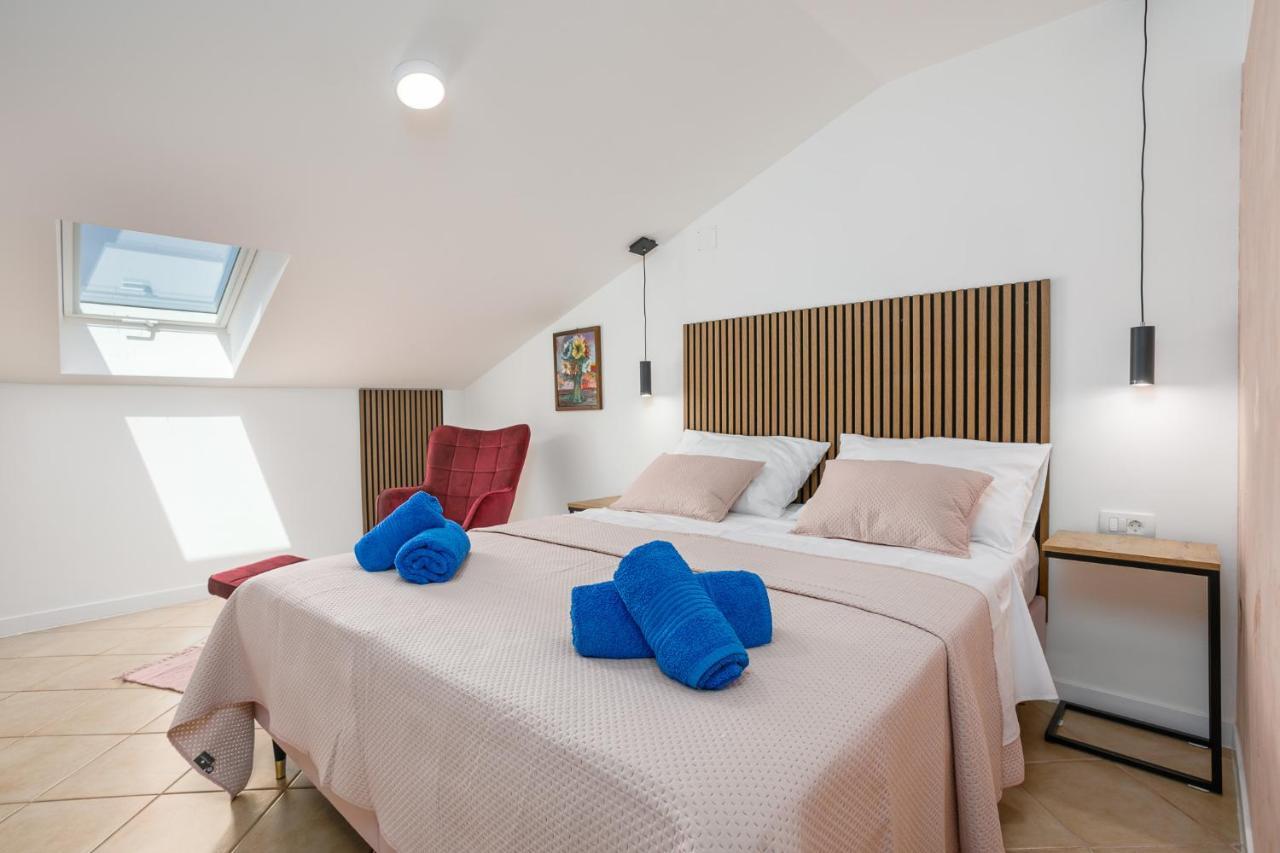 Apartmen Plus U Centru Blizu Plaze Njivice Εξωτερικό φωτογραφία
